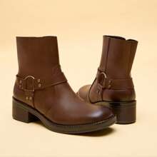 Botín Confort Marca Andrea Con Tira Decorativa En Color Negro Detalle de Hebilla Lateral Plantilla Acojinada De Alta Calidad - Café - Ver 4