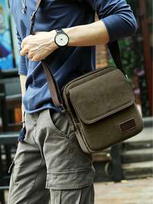 Ein neuer kurier, der mann, einhängig, leicht und adress, der reise-kurier, der reisesport-kurier, der reisestil, 2024, der mann am straßenzug, die schicke krawatte.