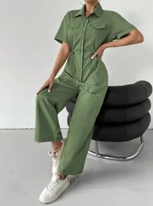 Macacão cargo feminino com bolsos laterais nas pernas, cintura ajustável e punhos ajustáveis ​​nas pernas - Verde Escuro - Visão 1