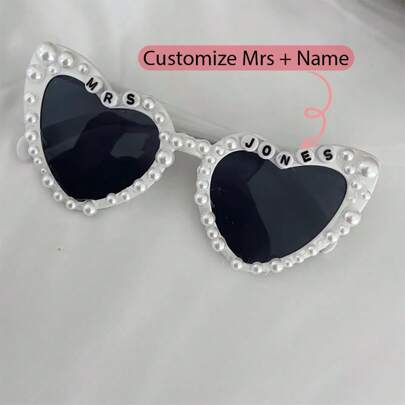 Personlig anpassad fru + namn vitt hjärta fuskpärla modeglasögon bruddusch bröllop förlovning möhippa möhippa bruddekoration smekmånadspresent perfekta presenter till honom, perfekta presenter till henne, färgglad, söt, bedårande, rolig, kawaii, år 2000, snygg, unisex, casual, anpassad, personlig, unik, anpassad, perfekta presenter till honom, perfekta presenter till henne, henne, pojkvän, flickvän, familj, vänner, skogsfärger