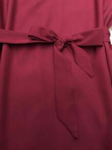 Vestido soltinho feminino com cinto. Tecido crepe.