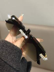 Leopards play ball 1 Pair Rhinestone Decorated Frameless Rectangular Fashion Fashion Glasses, Unisex, Suitable For Driving, Beach Travel, Summer Beach Vacation, Outdoor Activities, Etc. - Rhinestone Decorated Frameless/diamond Cut 3D Lenses - View 9