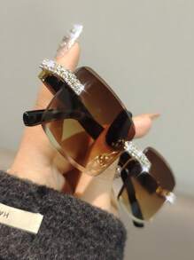 Leopards play ball 1 Pair Rhinestone Decorated Frameless Rectangular Fashion Fashion Glasses, Unisex, Suitable For Driving, Beach Travel, Summer Beach Vacation, Outdoor Activities, Etc. - Rhinestone Decorated Frameless/diamond Cut 3D Lenses - View 5