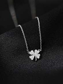 1pc Simple & Elegant Silvertone Lucky Four-Leaf Clover Pendant Necklace, Studded With Rhinestones - Perfect Gift For Women, Suitable For Weddings