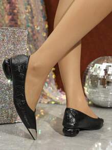 女式 3 厘米不对称鞋跟尖头铆钉细节高跟鞋，2024 年新款，黑色可选 - 黑色 - 查看 3