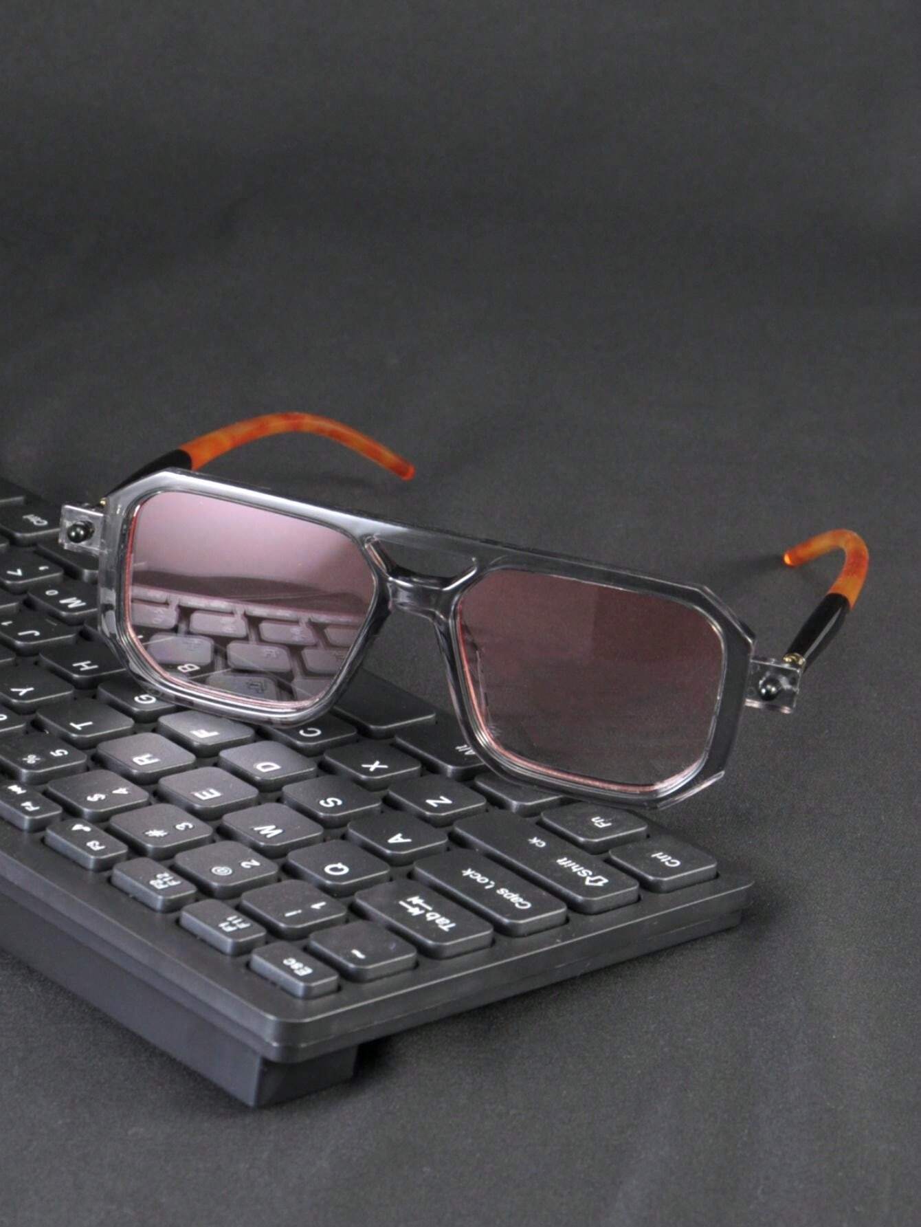 Unisex Retro 1970s Fashion Style Sunglasses This 1970s Square Aviator