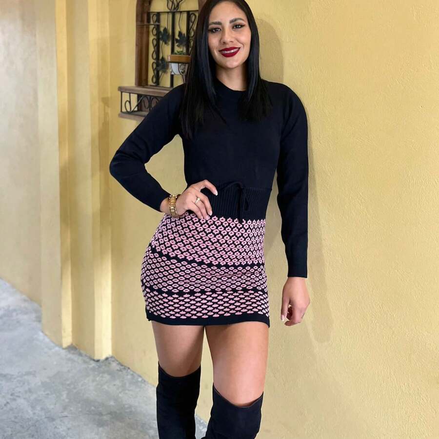 Vestido corto corte lápiz Tejido manga larga cuello redondo patrón panal de abeja - Negro - Ver 1