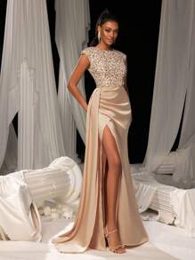 Faeriesty 飘逸的圆领晚礼服，高开衩设计，鱼尾裙摆，侧边垂坠飘逸——适合红毯盛典、正式婚礼、奢华晚宴、盛大宴会厅派对和颁奖典礼等场合，尽显春日优雅。 - 香檳色 - 查看 7