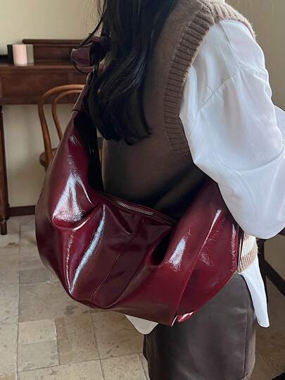 勃艮第复古油蜡皮革闪亮 PU 皮革褶皱单肩包，休闲百搭女士斜挎包，大容量适合日常通勤、约会、购物，月牙形