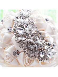 Bride Holding Bouquet - 4phong cách - Xem 2