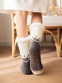 1 Cặp vớ ấm chống trượt vải nhung mùa đông cho nữ họa tiết hoạt hình Giáng sinh - Màu xám đen - Xem 3