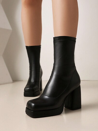 Damen Oversize Slip-On Stiefeletten mit extra breiter Passform, locker sitzende klassische Sockenbooties mit Gummizug