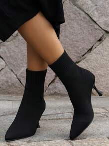 非常适合搭配牛仔裤，2024 年新款女士圣诞时尚踝靴，尖头修身弹力短靴，舒适优雅高跟靴，时尚修身，黑色、米色、酒红色、红色