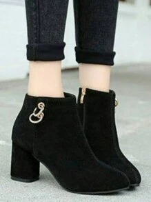 女士复古英伦风格哑光短靴，粗中跟，修身踝靴，秋冬