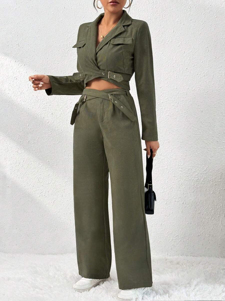 Conjunto de dama fashion tipo cargo con tela de pana y cinturones cruzados - Verde militar - Ver 1