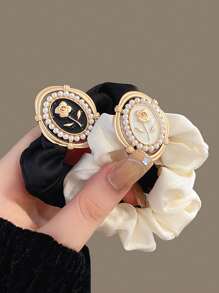 2 Pieces Set Luxury Velvet Solid Color Elegant Scrunchie, Versatile Ponytail Hair Tie - Multicolor - View 5