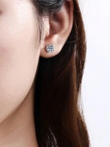 1 Pair 1 Carat D Color VVS Clarity Moissanite Stud Earrings With GRA Certificate, Elegant Classic 4-Prong Design, Suitable For Women For Engagement, Wedding, Gifts, Parties, Daily Wear, Weddings And Formal Events. Main Stone: 1 Carat Moissanite, Brilliantly Sparkling. Made Of 925 Sterling Silver, Hypoallergenic, Fashionable And Sophisticated, Ideal For Work, Parties And Commuting