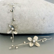 1 对复古波西米亚花朵设计长款吊坠耳环，时尚迷人女士珠宝