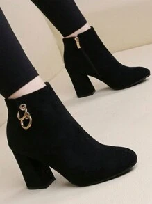 女士复古英伦风格哑光短靴，粗中跟，修身踝靴，秋冬