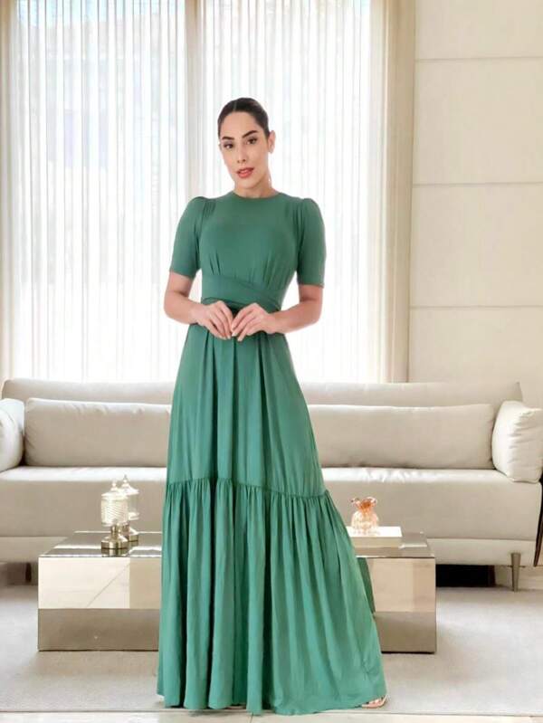 Vestido longo com ajuste na cintura