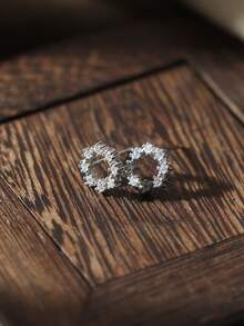 1 Cặp bông tai vòng tròn nhỏ bằng bạc Sterling 925 mạ vàng trắng Zirconia, thiết kế sang trọng, tối giản, phù hợp cho phụ nữ hàng ngày, hẹn hò, tiệc tùng, mua sắm, các dịp nghỉ lễ - Bạc - Xem 4