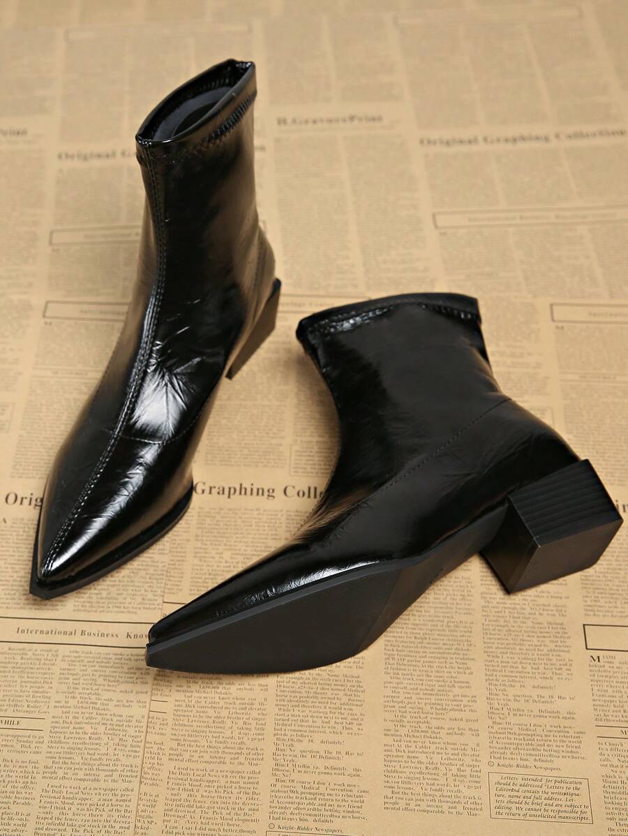 2024 Fall/Winter Pointed-Toe Vintage Short Boots, Korean Style, Square Heeled Ankle Boots, Chunky Heel, Slim Boots, Niche Design, High Heel Boots, Fashion Versatile - Black - View 1