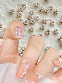 10 件仿珍珠花美甲水钻，5 瓣 3D 奢华指甲装饰，无香迷你饰品，适用于 DIY 美甲用品指甲宝石 - 白色 - 查看 2