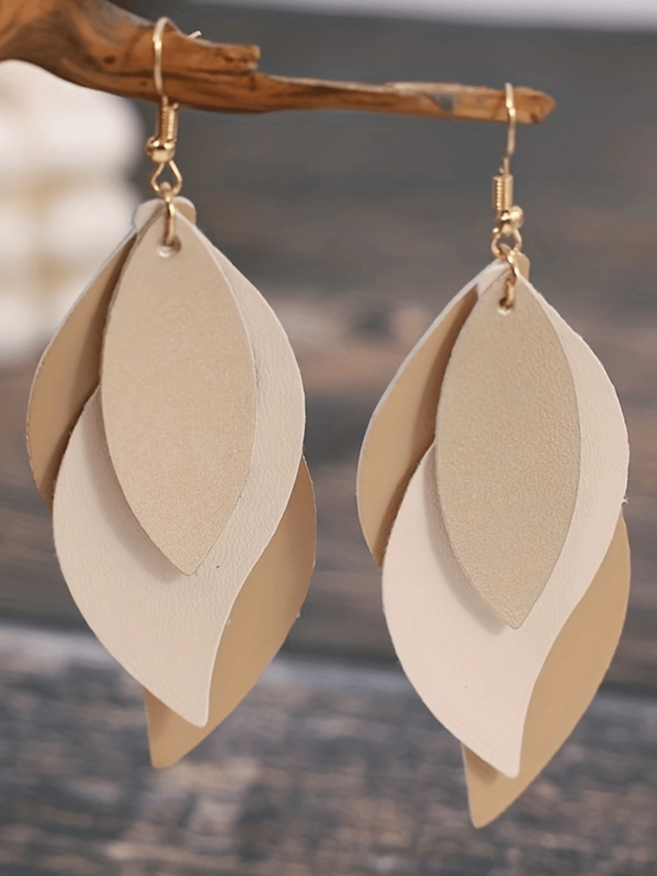 1 Paar modische mehrschichtige Blatt Design Ohrringe, PU Leder Material übertriebener Ohranhänger für Frauen Alltagstragen