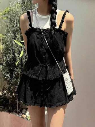 2025 夏季女士百搭镂空收腰蕾丝吊带背心上衣和松紧腰短裤 2 件套