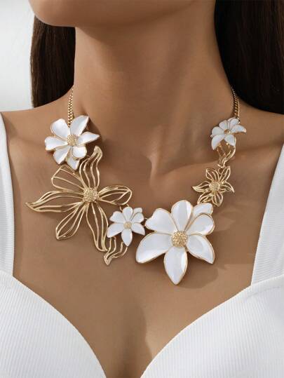 1 pieza Collar con gota de aceite de patrón floral hueco metálico, collar grande de flor dorada estilo europeo y americano