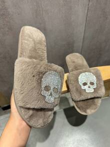 女式怪异骷髅印花水钻装饰毛绒一脚蹬拖鞋，室内棕色毛绒趾露趾休闲家居鞋 - 棕色 - 查看 4