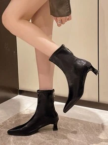 Botas de tobillo con punta negra para mujer de otoño/invierno 2024 Nuevas botas de mujer de otoño Botas de tacón bajo tubo corto Botas ajustadas Botas de talla grande Zapatos de tacón alto brillante, tacón de gatito - Negro - Ver 4