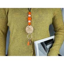 1 Stück personalisierter Lehrer Schlüsselband mit eingraviertem Namen und Ausweishalter, handgemachter Boho Lehrer Schlüsselband, praktisches und stilvolles Geschenk für Pädagogen, Lehrertagsgeschenk, Edelstahl, farbig, süß, niedlich, witzig, Kawaii, Y2K, stilvolle, unisex, lässig, individualisiert, ideales Geschenk für ihn, ideales Geschenk für sie, sie, Freund, Freundin, Familie, Freunde, Kinder, für Jahrestage, für Valentinstag, für Muttertag, für Geburtstage, für Kindertag, für Vatertag, für Abschluss, für Hochzeiten, für Einweihung, Schulmaterial, Rückkehr zur Schule, Schulgeschenk, für Büro, für Schule, für Klassenzimmer, für Lehrergeschenke, für Universität, für Kollegen, für Studentenwohnheime, für Lehrer, für Jungen und Mädchen, für Teenager, Schüler der Sekundarstufe I, Schüler der Sekundarstufe II, Studenten, Erstsemester, Zweitsemester, Unterstufenschüler