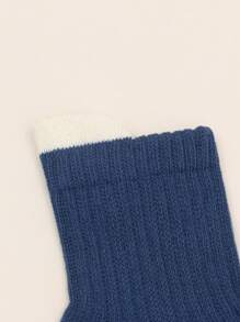 4 pary antypoślizgowych skarpetek podłogowych dla małych dzieci, skarpetki z kreskówkową grafiką sięgające do kolan dla chłopców i dziewczynek - Wielokolorowe - Zobacz 3