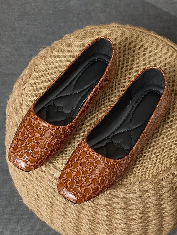 Damskie, codzienne, brązowe, kwadratowe buty w kropki, płaskie, odpowiednie do codziennego noszenia i aktywności na świeżym powietrzu