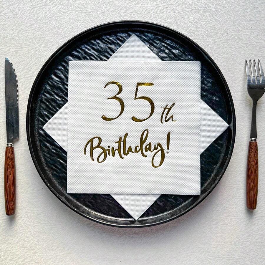 20 件/包，金箔和白色 35 岁生日一次性餐巾由原生纸浆制成，6.5*6.5 英寸，适合 35 岁生日派对、酒店、餐厅、酒吧、餐具、一次性使用、圣诞节 - 金色 - 查看 1