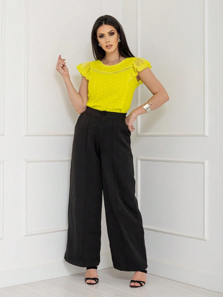 Imported Women's Top, Short Sleeve Model, The Cuffs Are Transparent Lace Change, There Is A Hollow Design On The Front, A Small Round Neck, And A Special Design On The Neckline. The Model Number Is CMZ151. - 黃色 - 查看 1