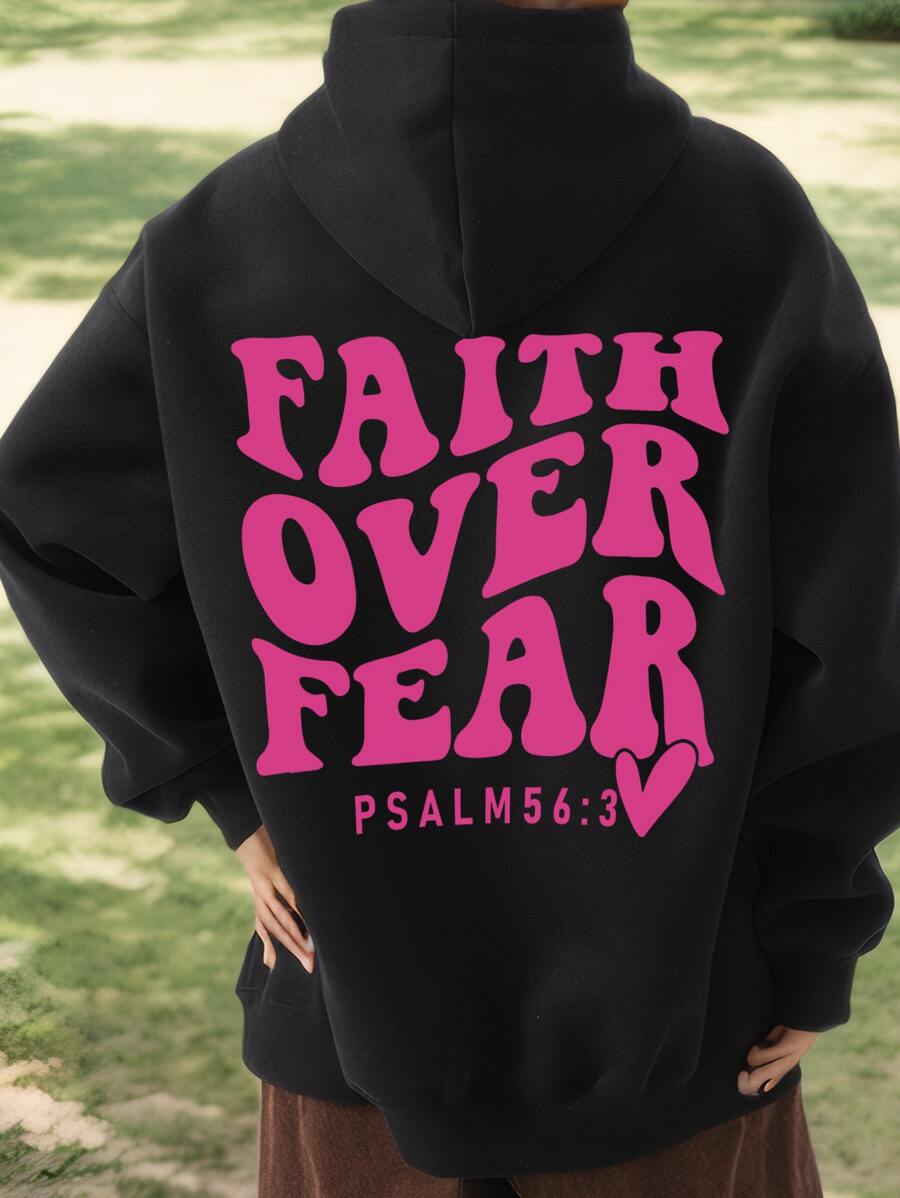 Áo nỉ nữ in hình truyền cảm hứng "Niềm tin chiến thắng nỗi sợ hãi" kèm câu Kinh Thánh Thi Thiên 5:3, kiểu áo chui đầu có túi kangaroo, chất liệu dày dặn, giữ ấm tốt. - màu đen - Xem 1