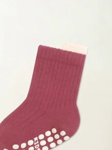 4 pary silikonowych kropek zdobionych antypoślizgowymi skarpetkami podłogowymi dla małych dzieci, krótkie skarpetki z kreskówkowym wzorem dla małych dziewczynek - Wielokolorowe - Zobacz 2