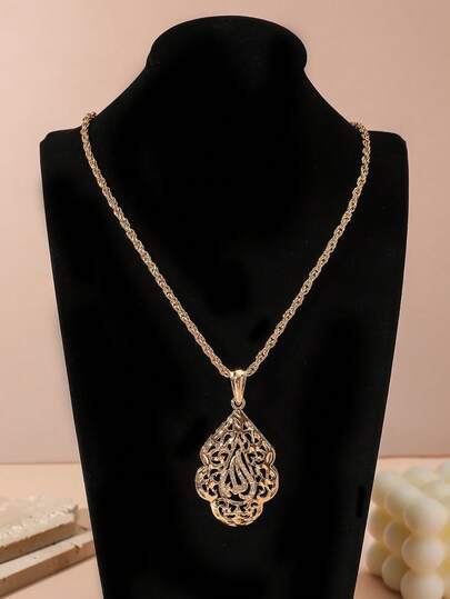A Gold Zinc Alloy Material Inset With Drill Design, Thread Engraving Design, Daily Wedding Banquet Can Wear A Hundred Matching Style, Men And Women Can Match, The Middle East Village Month Hot Style