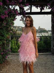 Váy dạ hội tua rua sequin nhiều màu sắc gợi cảm cổ chữ V dây mảnh xếp nếp lông vũ năm 2024 cho tiệc sinh nhật - Hồng - Xem 5