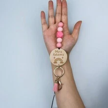 1 Stück personalisierter Lehrer Schlüsselband mit eingraviertem Namen und Ausweishalter, handgemachter Boho Lehrer Schlüsselband, praktisches und stilvolles Geschenk für Pädagogen, Lehrertagsgeschenk, Edelstahl, farbig, süß, niedlich, witzig, Kawaii, Y2K, stilvolle, unisex, lässig, individualisiert, ideales Geschenk für ihn, ideales Geschenk für sie, sie, Freund, Freundin, Familie, Freunde, Kinder, für Jahrestage, für Valentinstag, für Muttertag, für Geburtstage, für Kindertag, für Vatertag, für Abschluss, für Hochzeiten, für Einweihung, Schulmaterial, Rückkehr zur Schule, Schulgeschenk, für Büro, für Schule, für Klassenzimmer, für Lehrergeschenke, für Universität, für Kollegen, für Studentenwohnheime, für Lehrer, für Jungen und Mädchen, für Teenager, Schüler der Sekundarstufe I, Schüler der Sekundarstufe II, Studenten, Erstsemester, Zweitsemester, Unterstufenschüler