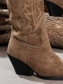 Vintage Pointed Toe Chunky Heel V-Cut Embroidery Western Boots For Women, New Style For Autumn/Winter, Fashionable Mid-Calf Tall Boot