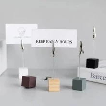 1 件可爱彩色桌面摆件原木垂直便签夹照片标签夹照片留言鳄鱼夹，木制立方体底座便签夹支架带鳄鱼夹扣，适合婚礼派对展示