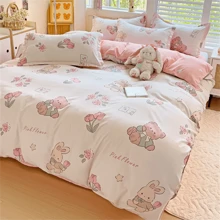 4 piezas Juego de ropa de cama con estampado de dibujos animados: Suave, lavable a máquina, apto para todas las estaciones - Incluye 1 funda nórdica, 1 sábana ajustable y 2 fundas de almohada - Sin edredón ni almohadas
