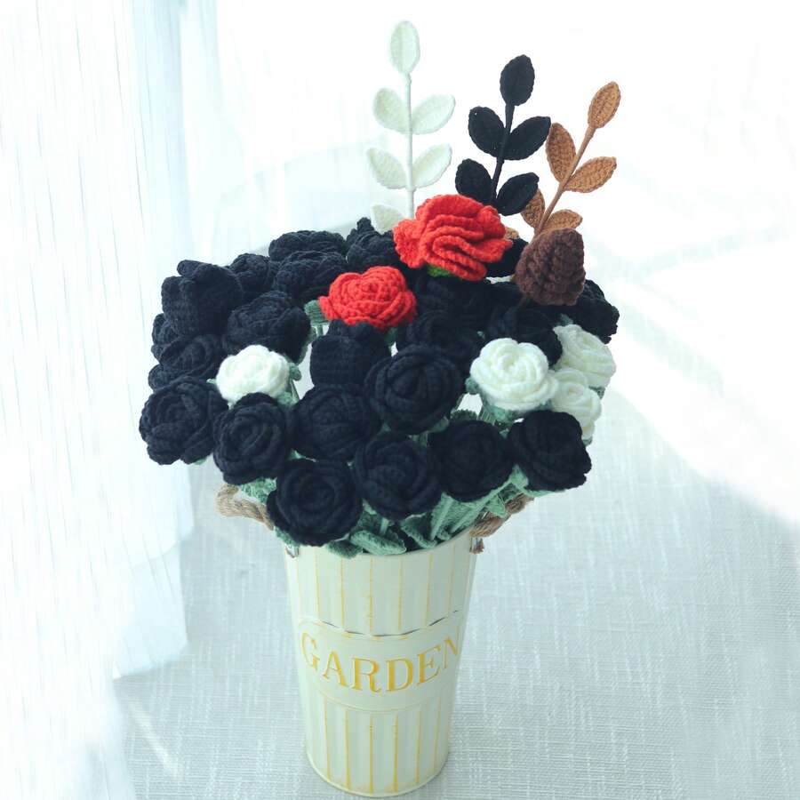 Bó hoa thủ công móc cho Halloween/Mùa thu, bao gồm hoa hồng, hoa tulip, hoa cẩm chướng, quả thông, lá, hoa giả, hoa sợi. Bó hoa cô dâu, quà tặng cho cô ấy, quà tặng cho mẹ, quà tặng sáng tạo, trang trí nhà cho nhà hàng, phòng khách, phòng ngủ, đám cưới, tiệc tùng. Thích hợp cho trang trí mùa thu, lễ tạ ơn, giáng sinh, mùa tựu trường, đám cưới và các ngày lễ khác