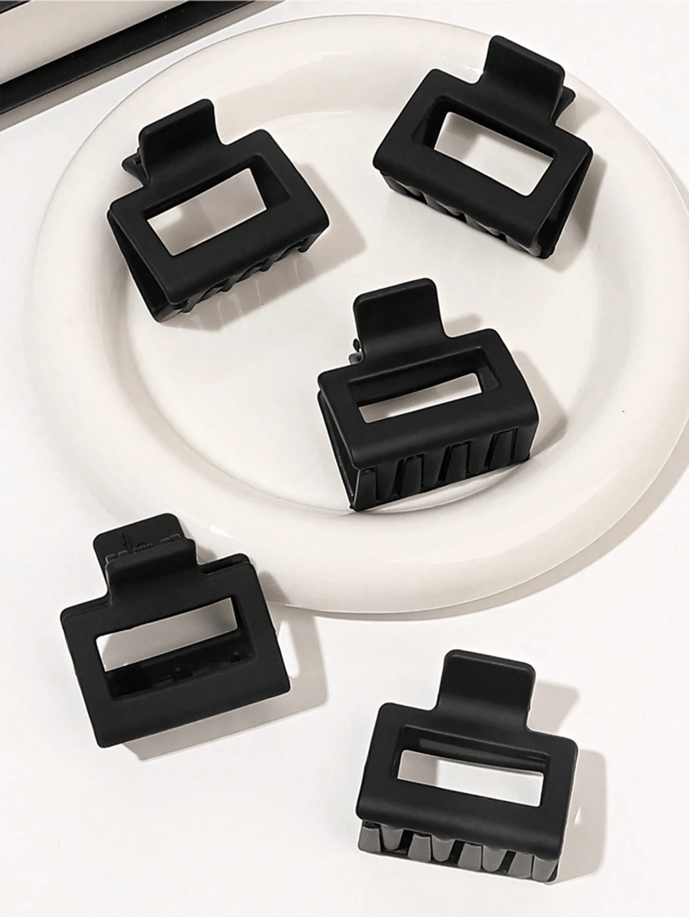 5pcs Black Matte Hair Claw Clips, Simple Design Large Shark Barrettes For Women - Black - View 1