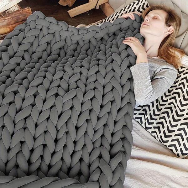 Hand-Knitted Chunky Yarn 25m Super Chunky Yarn Arm Knitting Yarn DIY Hand Roving Yarn Washable Cotton Polyester Chunky Yarn For Handmade Blankets Scarf Sweater (Dark Grey)