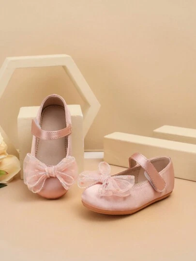 1 双可爱女童皮鞋，年轻女士时尚公主鞋，幼儿宝宝平底防滑鞋，适合所有季节