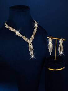 这款 4 件套包括（1 条项链 + 1 对耳环 + 1 条手链）法式浪漫流苏耳环和手链，是一款时尚的珠宝套装，适合日常佩戴、婚礼、派对和其他场合。 - 銀色 - 查看 4